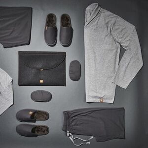 EMIRATES | Men's First Class Moisturizing Loungewear Size M